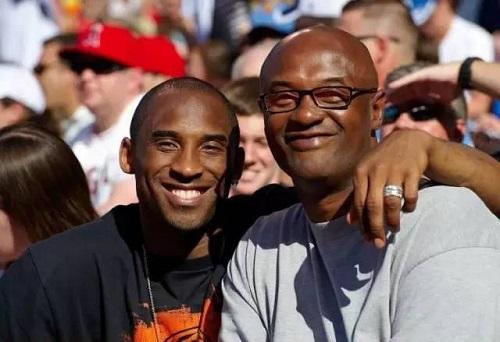 科斯塔库塔：库普梅纳斯踢后卫失误太多，位置提前有利于进攻（科斯塔库塔：库普梅纳斯打后卫失误偏多，前移位置更利于进攻）