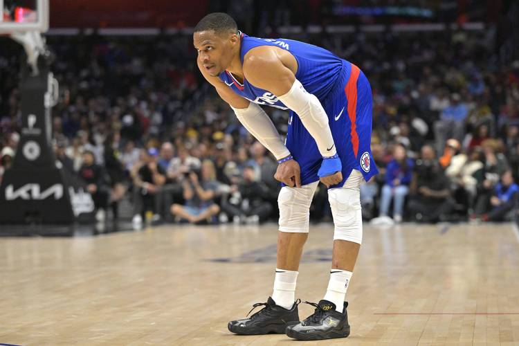 太阳本赛季终结过多支球队连胜，明天将对阵15连胜的雷霆（连胜终结者太阳明日对阵15连胜雷霆）