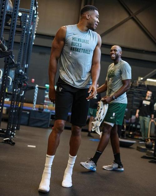 KD：经历这些艰难的比赛，对我们整个团队来说都非常重要（KD：这些艰难的比赛对全队意义重大）