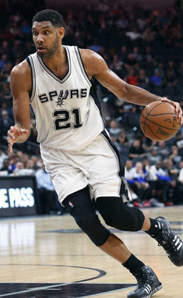 胡尔克完成职业生涯500球里程碑，球迷打出巨型TIFO致敬（胡尔克达成生涯500球壮举，球迷以巨型TIFO致敬）