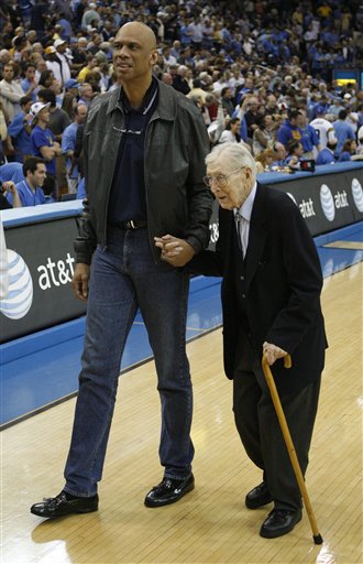 雷霆11月24日以122-95大胜开拓者，杨瀚森打破中国球员NBA得分纪录，展现强大实力。（11月24日雷霆122比95狂胜开拓者，杨瀚森刷新中国球员NBA得分纪录，统治力十足）